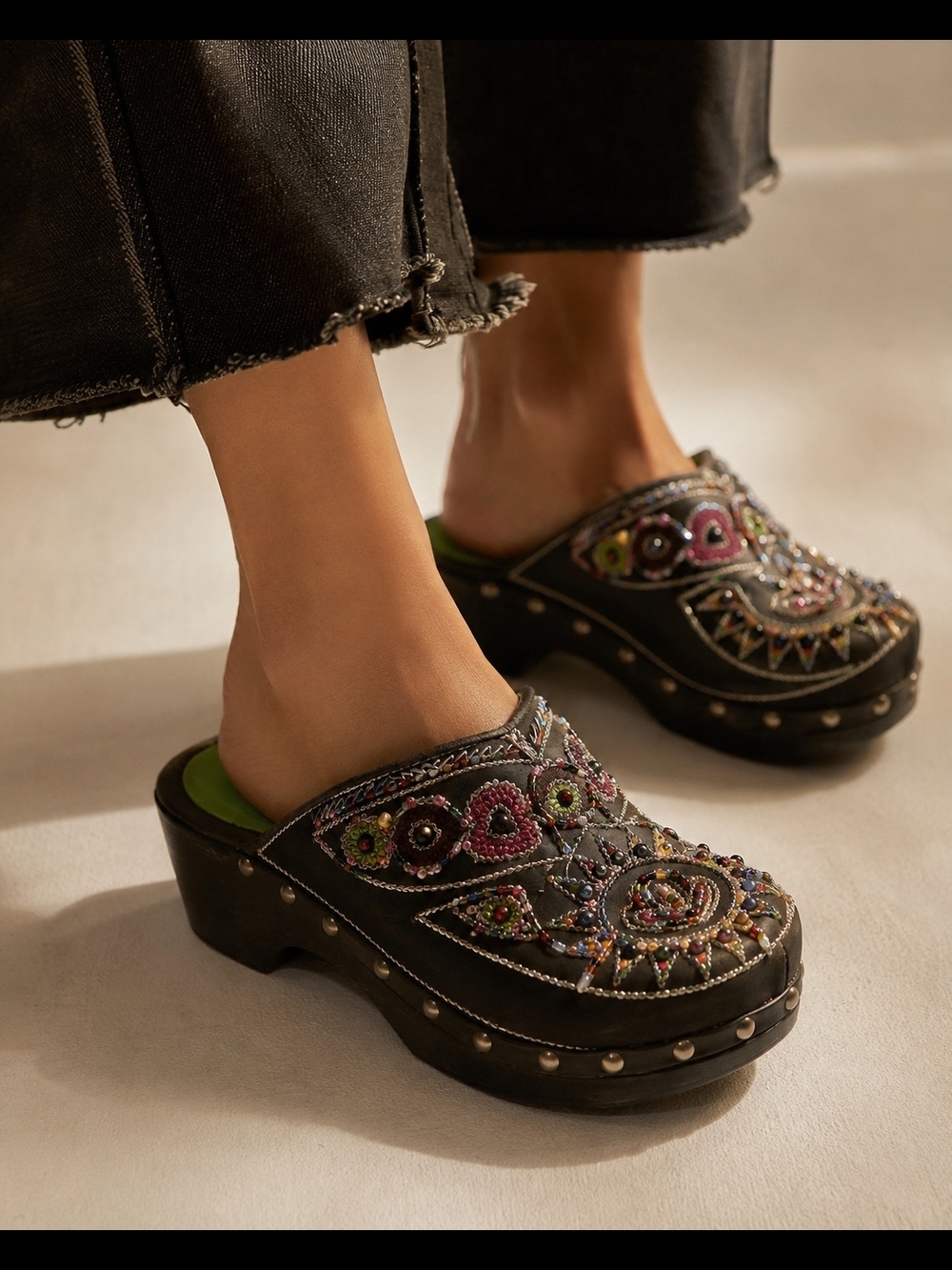 Steve Madden "Fiery" Embellished Wooden Clogs – Women's US 9